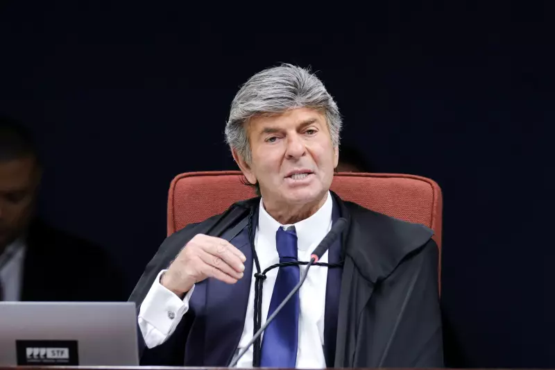 Fux Revela a Fachin Intenção de Deixar Turma que Julga Caso do Golpe de 2016 no STF