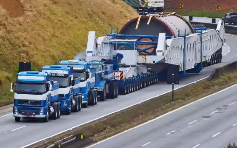Gigante das Estradas: Megacarreta de 850 Toneladas Retoma Viagem Pela Fernão Dias Após Reparos