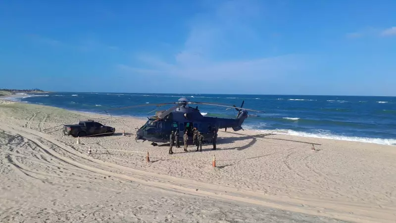 Helicóptero da FAB faz pouso de emergência em praia de Natal: saiba detalhes