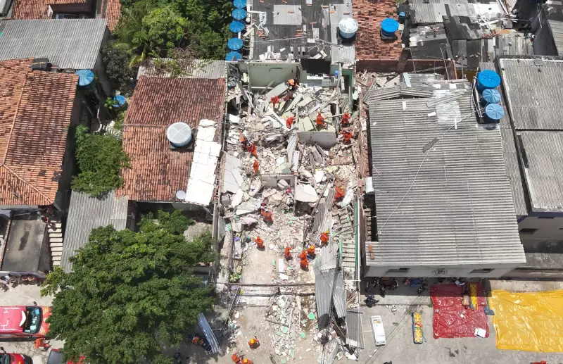 Idoso sofre queimaduras graves em explosão de casas em Olinda; resgate foi feito por helicóptero