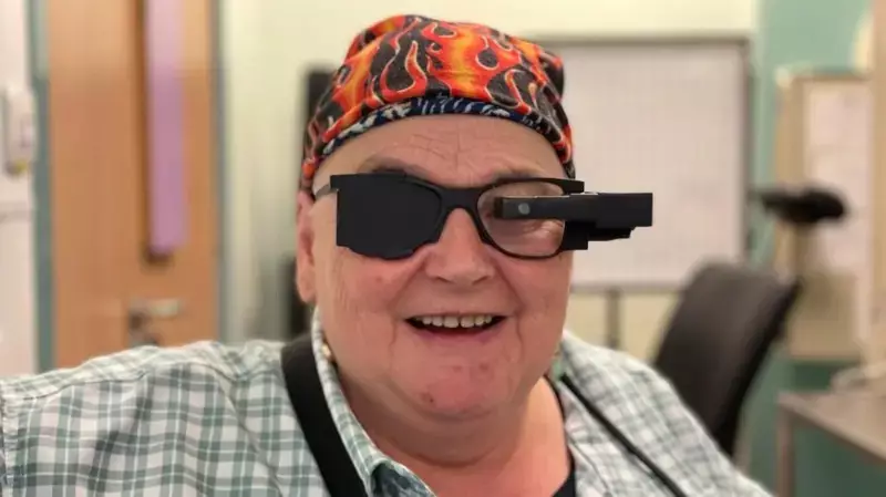 Implante Revolucionário Devolve a Leitura a Pacientes Cegos: Conheça a Nova Esperança da Medicina Ocular