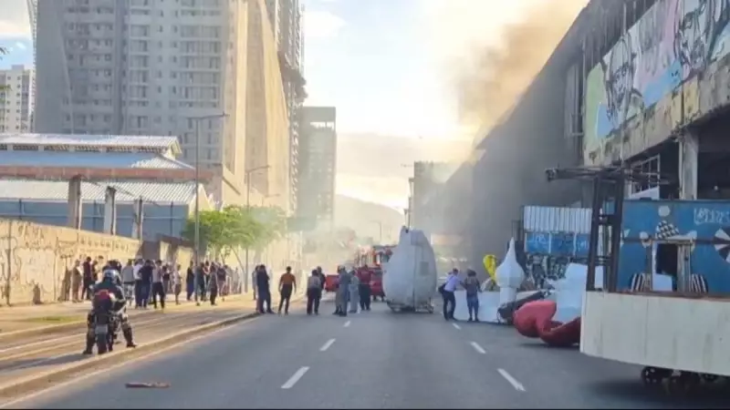 Incêndio de Grandes Proporções Consome Galpão no Santo Cristo, Zona Portuária do Rio