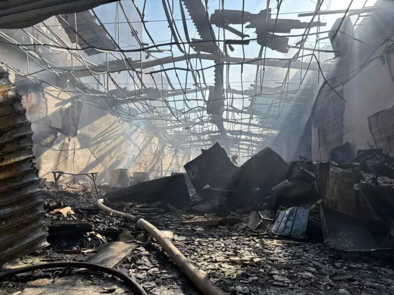 Incêndio de grandes proporções consome loja de móveis no centro de Corumbá, MS