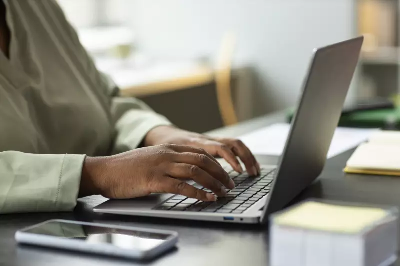 Insatisfação no Trabalho: 6 em Cada 10 Brasileiros Já Pensaram em Pedir Demissão em 2025