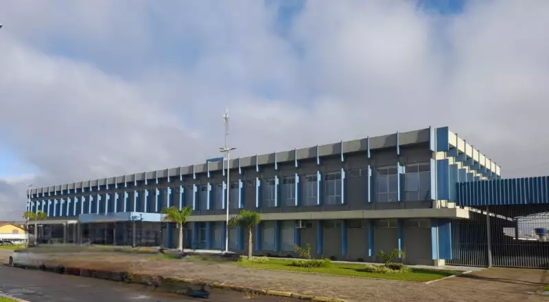 Intoxicação em SC: Tia e Sobrinho Presos por Contaminar Refrigerante em Unidade de Saúde