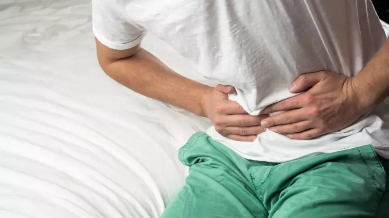 Jovem engole 100 ímãs de brinquedo comprados na Temu e passa por cirurgia de emergência | Caso chocante investigado