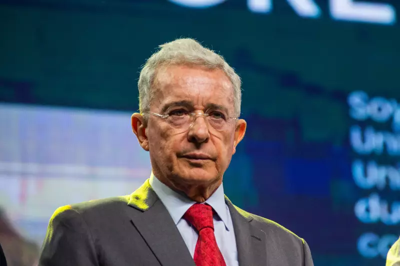 Justiça Colombiana Absolve Ex-Presidente Álvaro Uribe em Caso de Suborno: Um Capítulo Polêmico Chega ao Fim