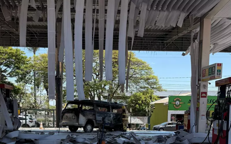 Kombi pega fogo em posto de combustíveis em Alfenas: veja o vídeo impressionante