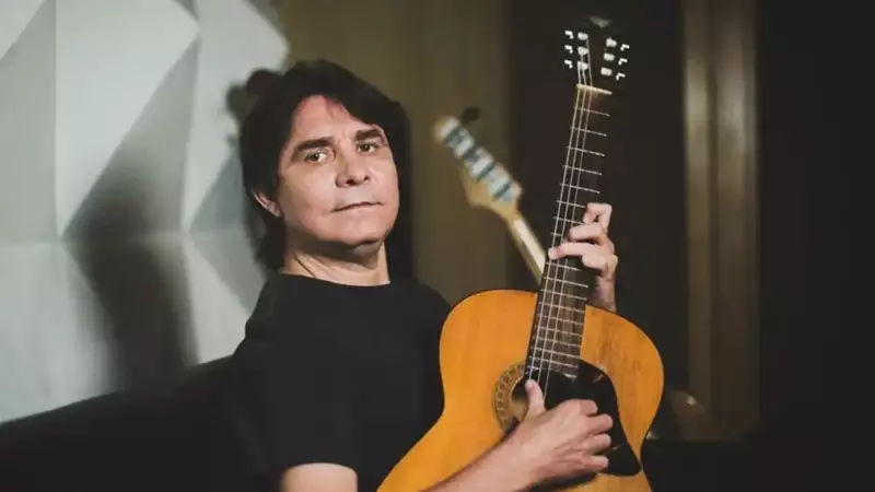 Lo Borges segue internado em estado grave: traqueostomia e hemodiálise são necessárias para estabilização