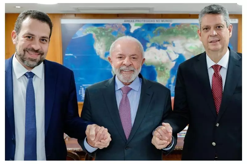 Lula dá missão estratégica a Boulos: aproximar governo de trabalhadores e levar gestão às ruas