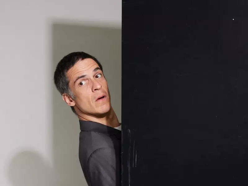 Mateus Solano se explica após tapa em celular de fã: 'Foi um ato reflexo'