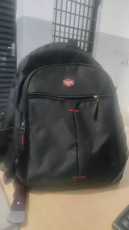 Mãe é presa com drogas na mochila enquanto carregava bebê no colo em Buenópolis