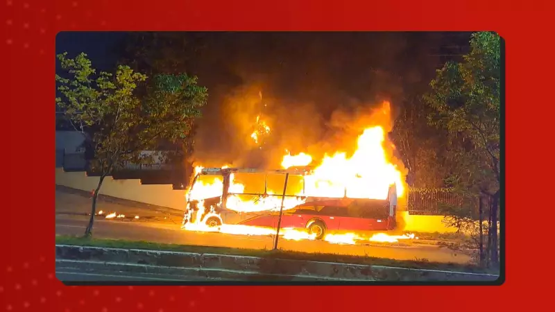 Micro-ônibus com trabalhadores é destruído por incêndio em Manaus; veja o vídeo