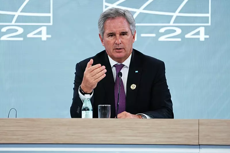 Milei promove ministro das Finanças a chanceler em reformulação do governo argentino