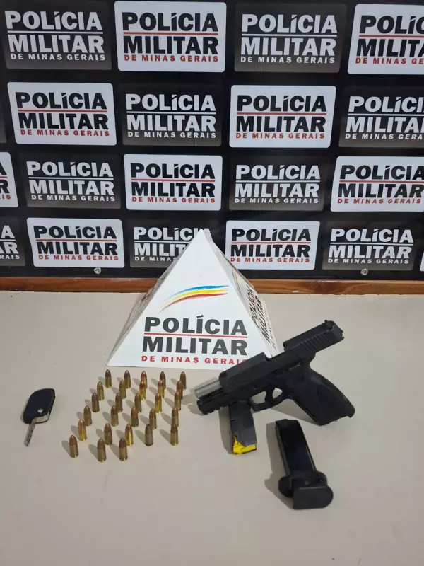 Munições, Carregadores e Arma Apreendidos com Suspeitos em Carro com Alerta de Roubo em Minas Gerais