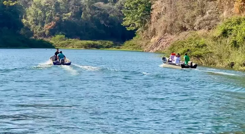 Mutirão de Limpeza Retira Toneladas de Lixo do Rio Paranapanema em SP - Veja Fotos!