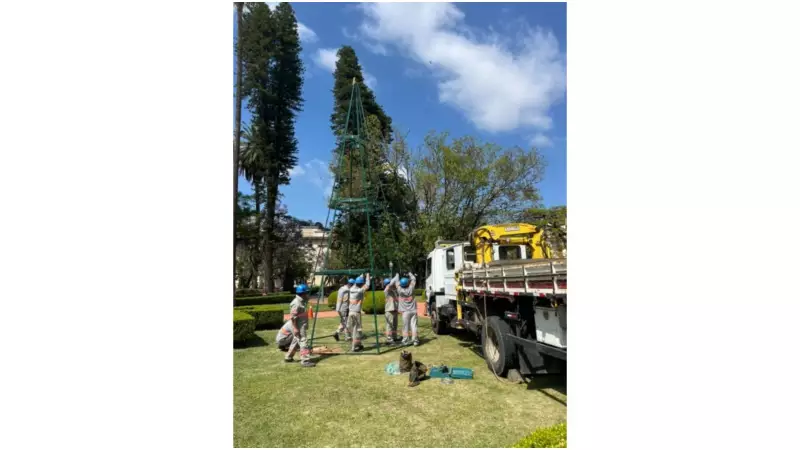 Natal Poços de Luz: Prefeitura Inicia Montagem da Magia Natalina na Cidade