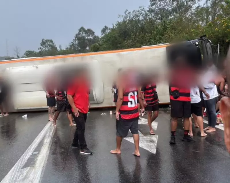 Ônibus com Torcedores do Flamengo Tombou na Via Dutra: Acidente Grave em Barra Mansa Deixa Feridos