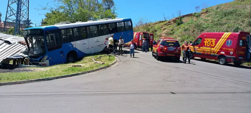 Ônibus Desce Barranco e Deixa Feridos em Acidente Assustador em Campinas
