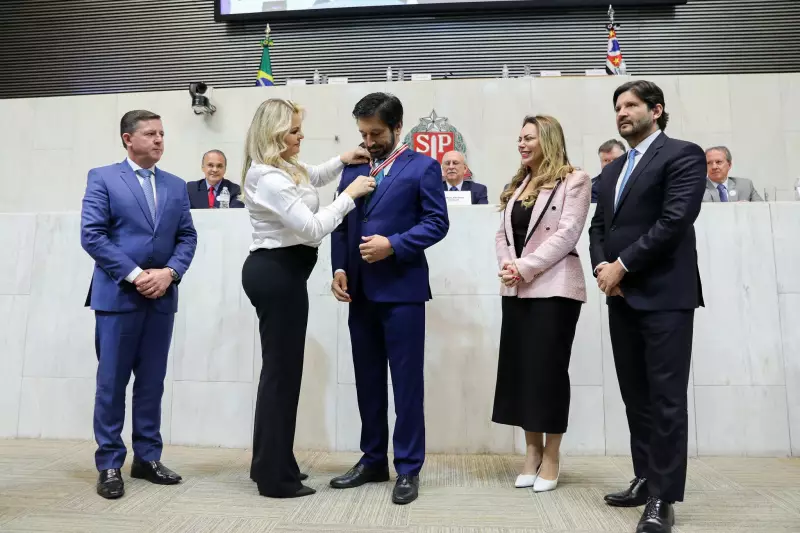 Nunes recebe medalha na Alesp em cerimônia polêmica: esposa de secretário municipal entrega honraria