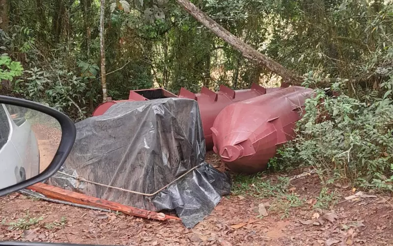 Operação aprende balsa de garimpo ilegal em Cambuquira: empresa autuada por extração de ouro