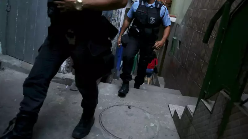 Operação contra Comando Vermelho deixa rastro de violência: mais de 20 mortos, barricadas e explosivos no RJ