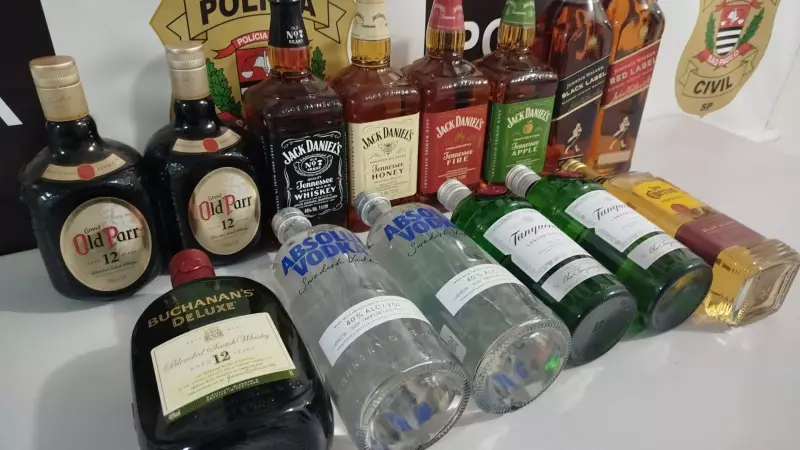 Operação contra falsificação prende homem por venda de bebidas sem selo fiscal em Bauru