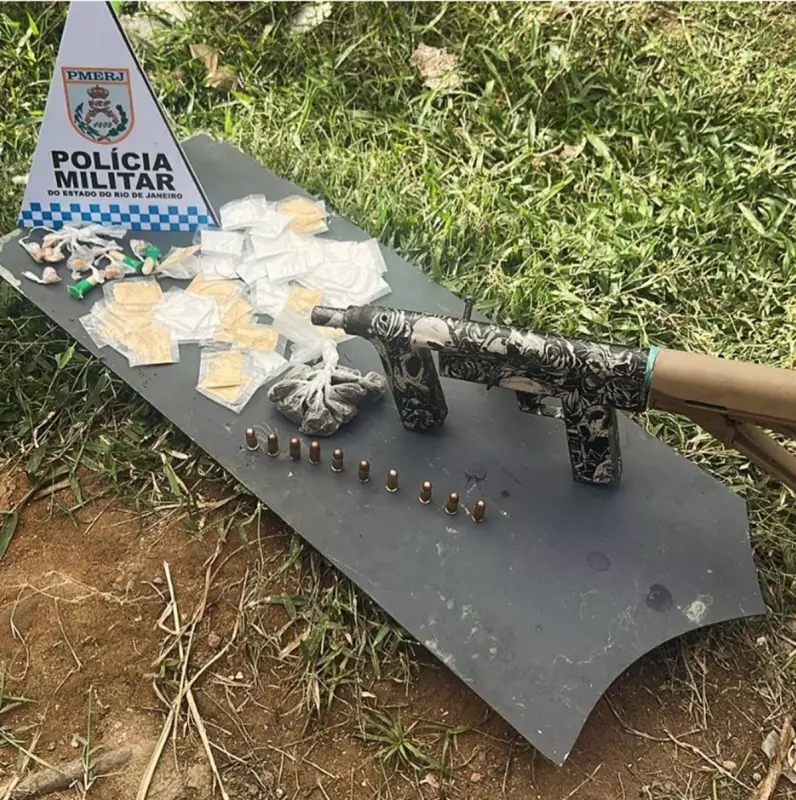 Operação da PM apreende arsenal e drogas em Campos: homem é preso em ação de combate ao crime