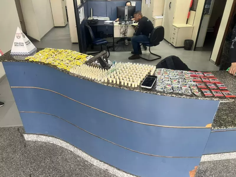 Operação da PM em Angra dos Reis: Homem preso com drogas e arma após invasão de residência