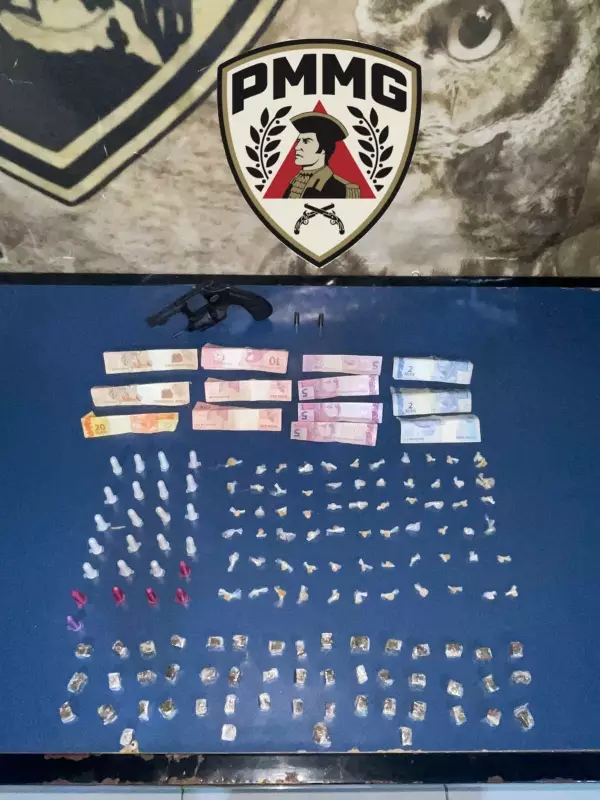Operação da PM em Montes Claros: Droga e Arma Escondidas em Entulho São Apreendidas