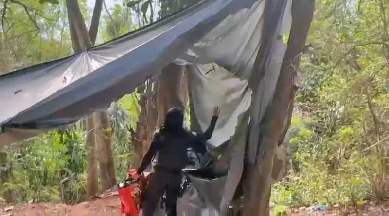 Operação da Polícia Civil no Borel: Apreensões e Prisões em Comunidade do Rio