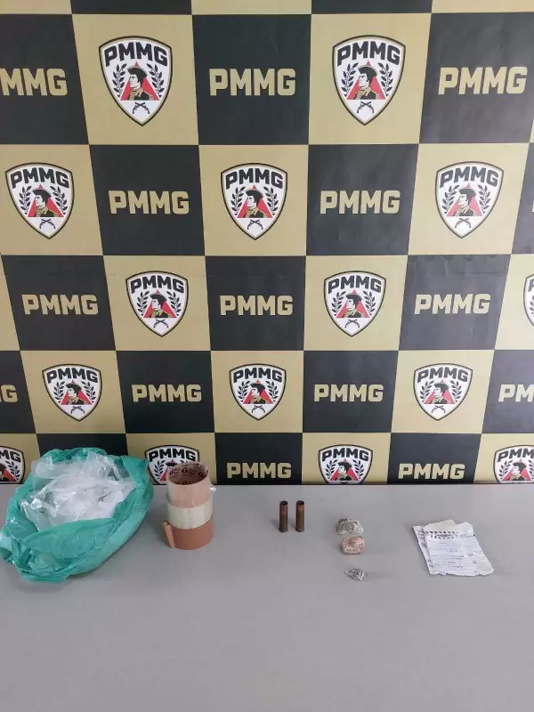 Operação em Buenópolis apreende porções de maconha e munições em residência