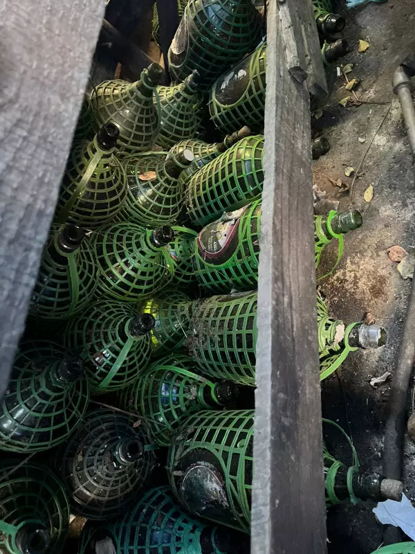 Operação interdita alambique clandestino com 8 mil litros de cachaça em Juiz de Fora | G1 Zona da Mata