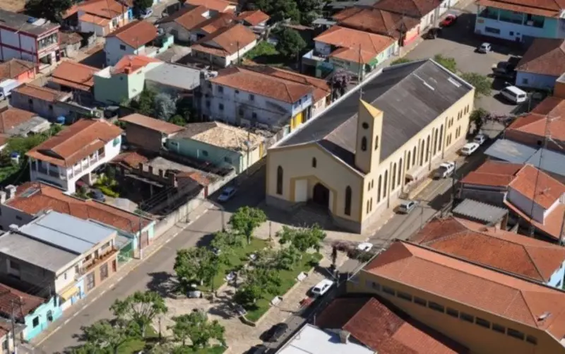 Padre é afastado em Minas Gerais após denúncia de importunação sexual: caso abala comunidade