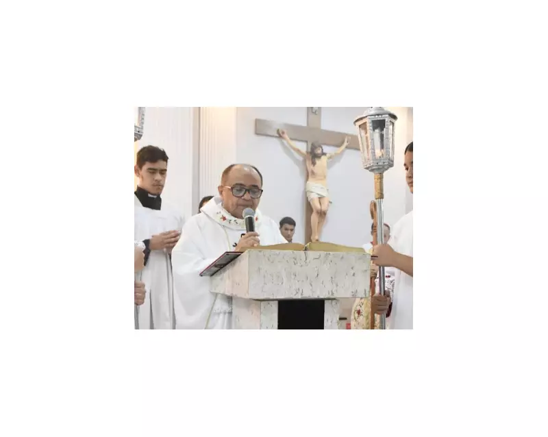 Padre transforma missa em protesto contra TV Globo em ato chocante