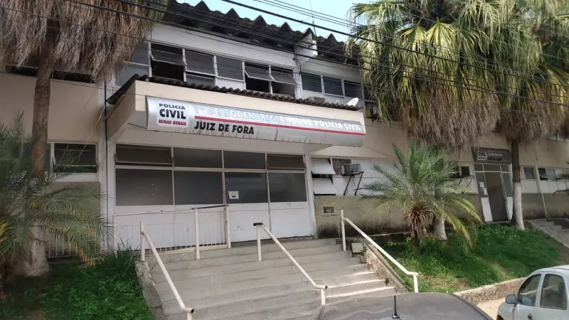 Pai é baleado dentro do carro com filha de 5 anos em Juiz de Fora e dirige ferido até UPA em cena de terror