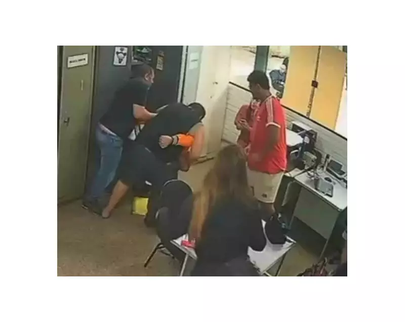 Pai invade escola e agride professor com nove socos após repreensão sobre uso de celular