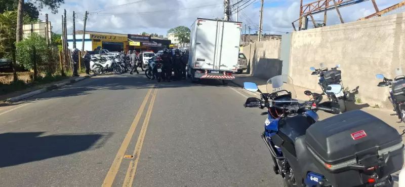 Perseguição policial termina com prisão de suspeito e van recuperada em Suzano