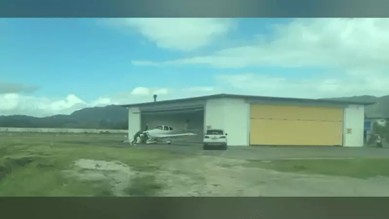 Piloto e Ajudante Presos em SC: iPhones Ilegais Escondidos em Avião no Aeroporto de Navegantes