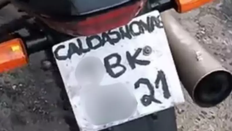 Placa de moto escrita à mão: motociclista é preso em flagrante em Goiás