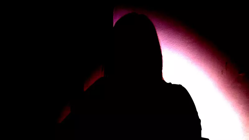 Policial é Acusado de Violência Doméstica: 'Ele Apontava a Arma para Minha Cara', Denuncia Esposa