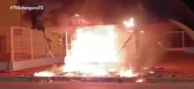 Ponto de ônibus é incendiado em Palmas: ato criminoso prejudica moradores da região Sul