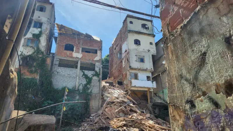 Prédio desaba em Vila Velha: Casas vizinhas são interditadas em meio a operação de emergência