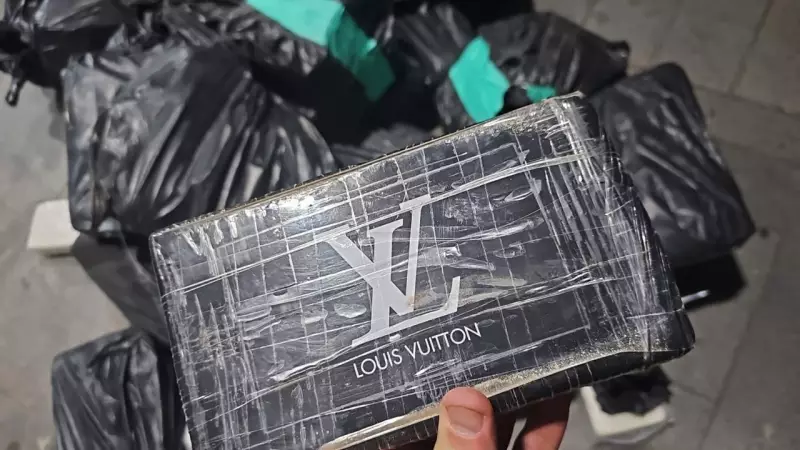 PRF apreende carga milionária de cocaína em operação na Baixada Fluminense | Droga era transportada em caminhão