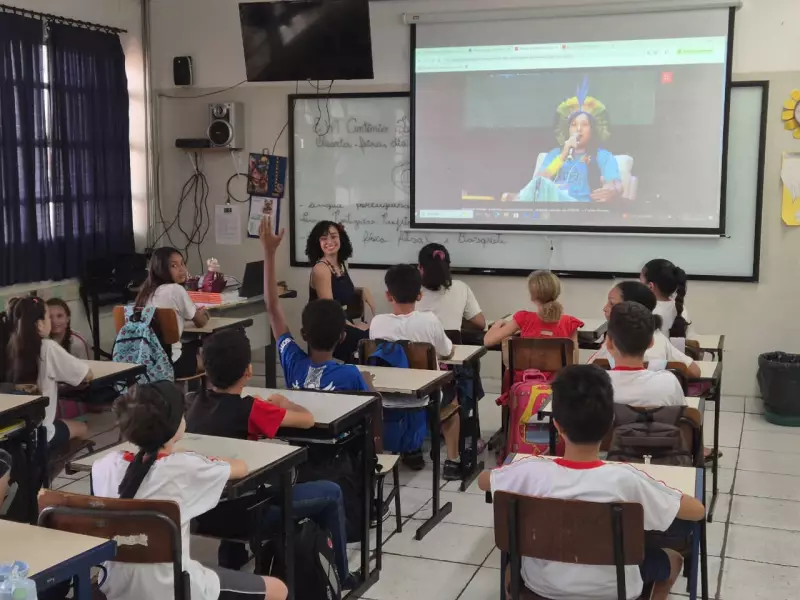 Professora Transforma Sala de Aula com Jornais e Sites: Alunos do 4º Ano Desenvolvem Pensamento Crítico no Interior de SP
