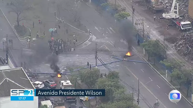 Protesto por Moradia Paralisa Avenida Presidente Wilson na Zona Leste de SP