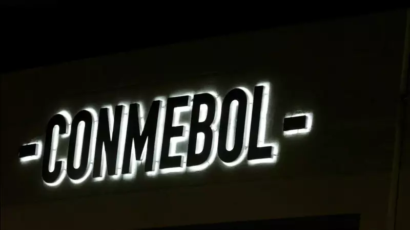 Racing desafia multas e mantém tradição pirotécnica nos estádios argentinos