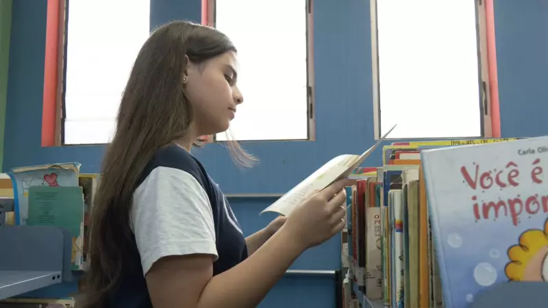 Repórter Mirim Descobre Mundo Mágico: Biblioteca em Juiz de Fora Revela que Livros São Tesouros Reais