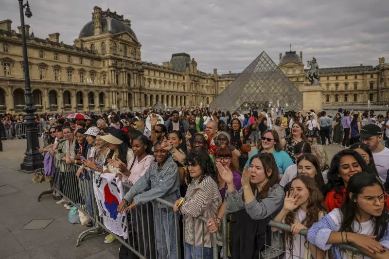 Roubo Cinematográfico no Louvre: Ousadia Criminosa Abala o Museu Mais Visitado do Mundo