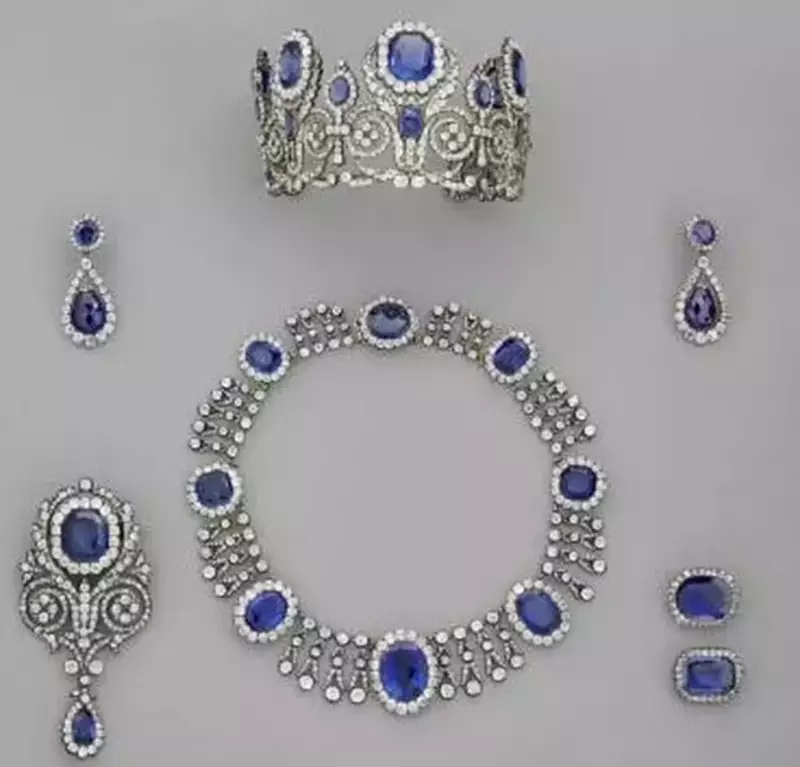 Roubo Ousado no Louvre: Suspeitos São Identificados na França em Caso que Chocou o Mundo